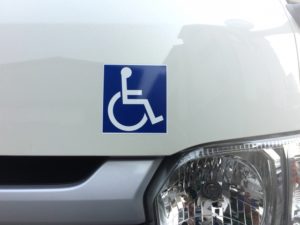 介護タクシーは、所定の装備を車に持っておく必要があります。